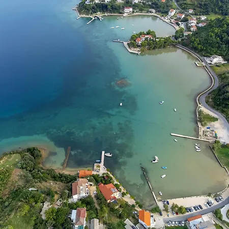 - Gornja 2016c * Supetarska Draga